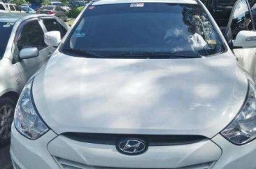 Hyundai Tucson 2011 AT White SUV For Sale 