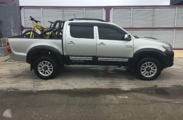 Toyota Hilux G 4x4 MT Silver Pickup For Sale 