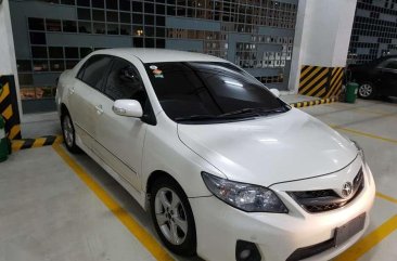 Toyota Corolla 2012 2.0V AT White For Sale 