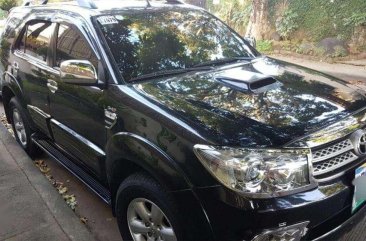 Toyota Fortuner 2011 G AT Black Diesel For Sale 