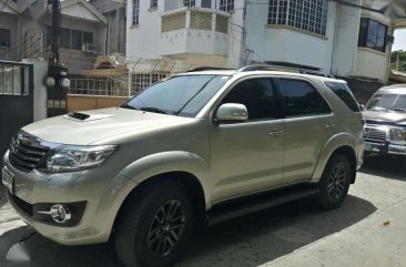 Toyota Fortuner V 2015 AT Silver SUV For Sale 