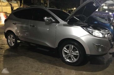 Hyundai Tucson 2010 AT Silver SUV For Sale 