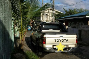Toyota Hilux 2004 Manual Beige Pickup For Sale 
