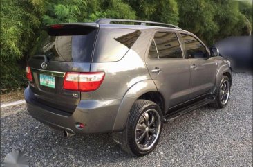 2009 Toyota Fortuner V 4x4 Diesel Gray SUV For Sale 