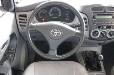 2008 TOYOTA INNOVA E . M-T . all power . airbag . 3rd row seat . fresh