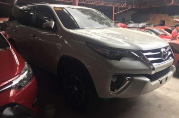 For sale Toyota Fortuner V Top of the Line 2017 24 V 4x2 AT White