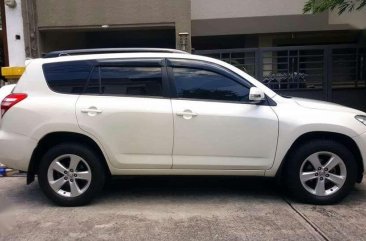 Toyota RAV4 2009 pearl white 25k km only for sale