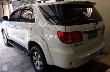 For sale 2004 White Toyota Fortuner 2.7G 4x2 A/T.