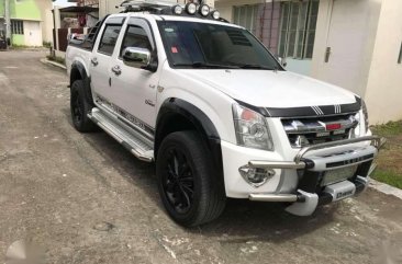 Isuzu Dmax Fully loaded 2012 White For Sale 