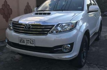 Toyota Fortuner V 2015 4x2 AT White For Sale 