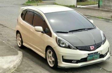 Honda Jazz 2009 1.3 AT White Hatchback For Sale 