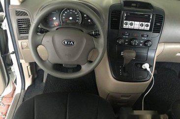 Well-maintained Kia Carnival 2010 for sale