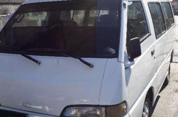 Hyundai Grace Singkit 2002 White Van For Sale 