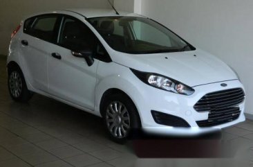 Ford Fiesta Color White manual transmission model 2014