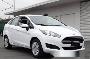 Ford Fiesta Color White manual transmission model 2014