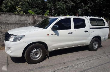 Toyota Hilux 2012 4x2 MT White Pickup For Sale 