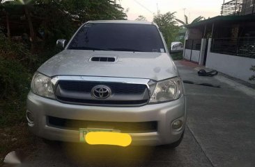 Toyota Hilux 2011 G AT 4x4 Silver Pickup For Sale 