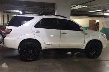 2009 Toyota Fortuner G 2.5L Diesel White FOR SALE