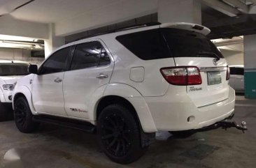 2009 Toyota Fortuner G 2.5L Diesel White FOR SALE