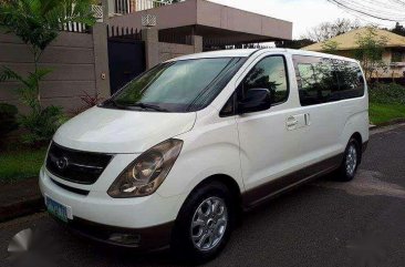 2011 Hyundai Starex GOLD White For Sale 