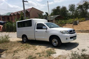 Toyota Hilux FX 2010 White Truck For Sale 