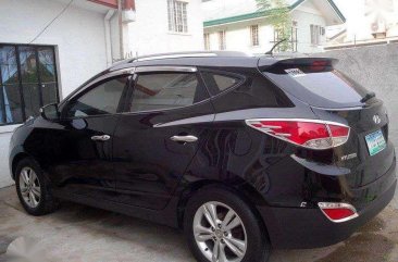 Hyundai Tucson 2012 AT Black SUV For Sale 