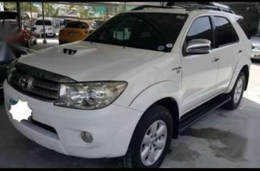 Fresh Toyota Fortuner V 2009 White For Sale 