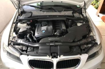 FOR SALE BMW 328i 3.0L 6cylinder AT 2011