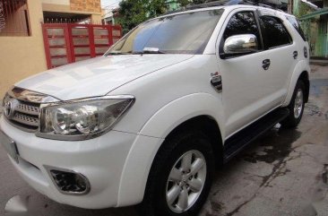 Toyota Fortuner G 2010 Diesel MT LCD monitor Loaded chrome very fresh for sale