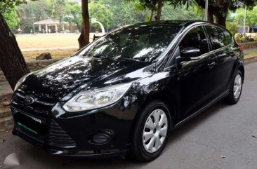 2012 Ford Focus Black Hatchback 1.6L AT for sale