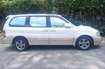 Kia Carnival AT White Well Maintained For Sale 