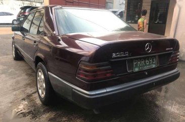 Well-maintained Mercedes Benz W124 1986 for sale