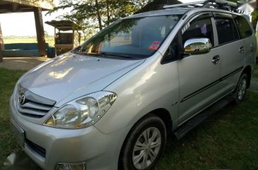 Well-maintained Toyota Innova J 2010 for sale