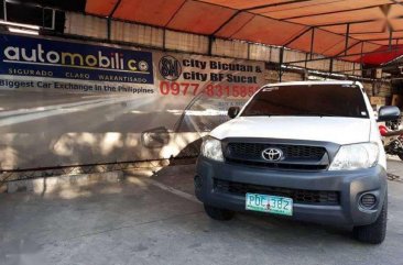 2011 Toyota Hilux 4x2 Manual Diesel - Automobilico SM City Bicutan for sale