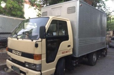 Isuzu Elf 10 single tyre for sale 