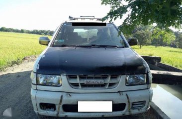 Isuzu Crosswind XL 2.5L Diesel White 2002 for sale