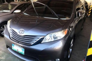 2011 Toyota Sienna XLE AT Full Option For Sale 