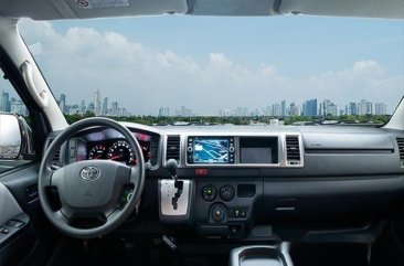 Toyota Hiace Commuter 2018