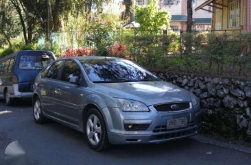 2005 Ford Focus HB Top of the line 2L