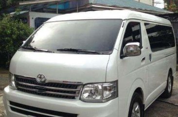 TOYOTA HIACE SUPER GRANDIA 2011 (Top of the line)