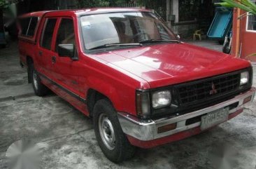 1992 Mitsubishi pick up w/ camper shell for sale!