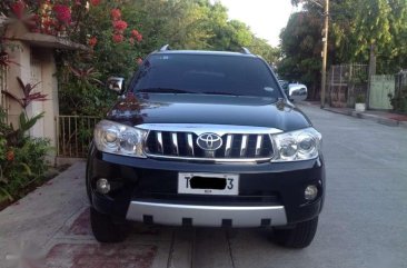 Toyota Fortuner G 2011 automatic 2.5L D-4D turbo diesel engine, 4/2