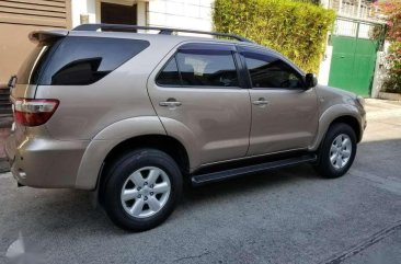 2010 TOYOTA  Fortuner g diesel automatic