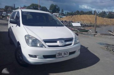 For sale Toyota Innova j 2008 model White