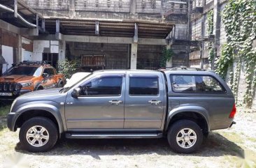 Isuzu Dmax 2010 with canopi and roller