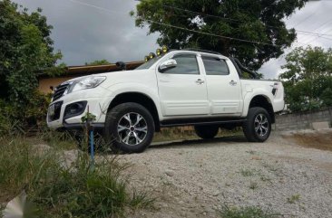 Toyota Hilux 2015 Trd manual 4by2 white 998000