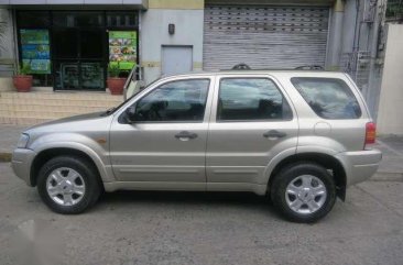 2005 FORD ESCAPE XLS - very fresh and clean in and out