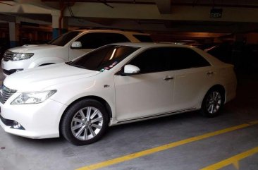 2013 Toyota Camry 2.5V (pearl white) first owner for sale fully loaded