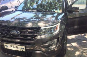 2017 Ford Explorer (excellent condition)