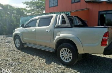 FOR SALE TOYOTA Hilux g manual 2014 lady1stowner